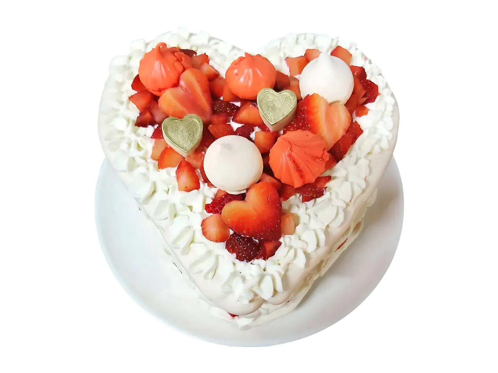Torta de merengue en forma de corazón, con crema batida, frutillas frescas y suspiros