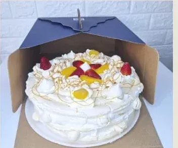 Torta de merengue de 20 porciones sabor mixto, con frutilla y durazno