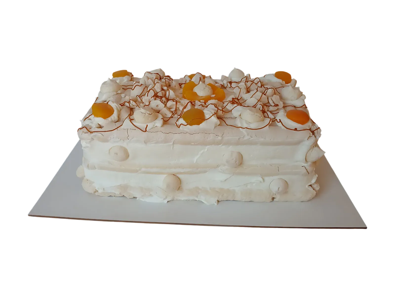 Torta de merengue rectangular de 30 porciones, coronada con trozos de durazno